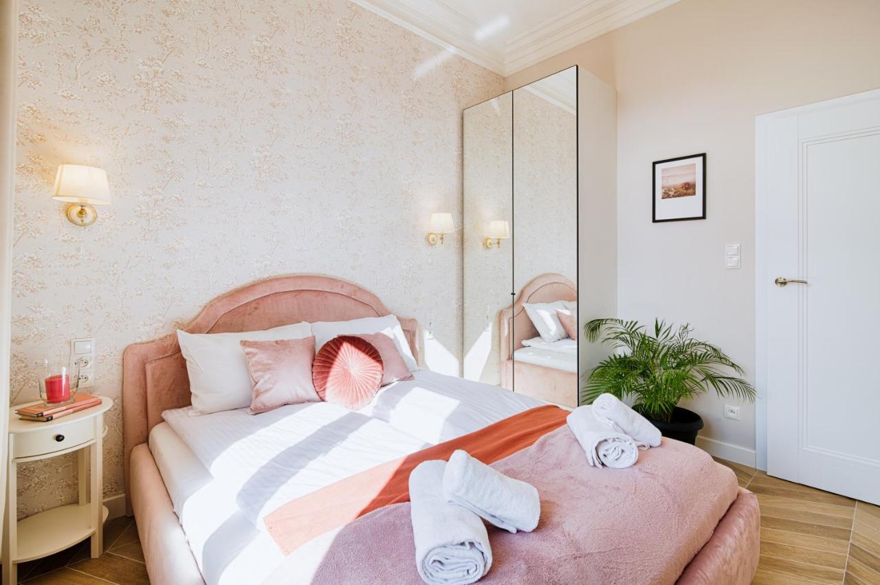 Luxury Apartment St. Sebastian Краков Экстерьер фото